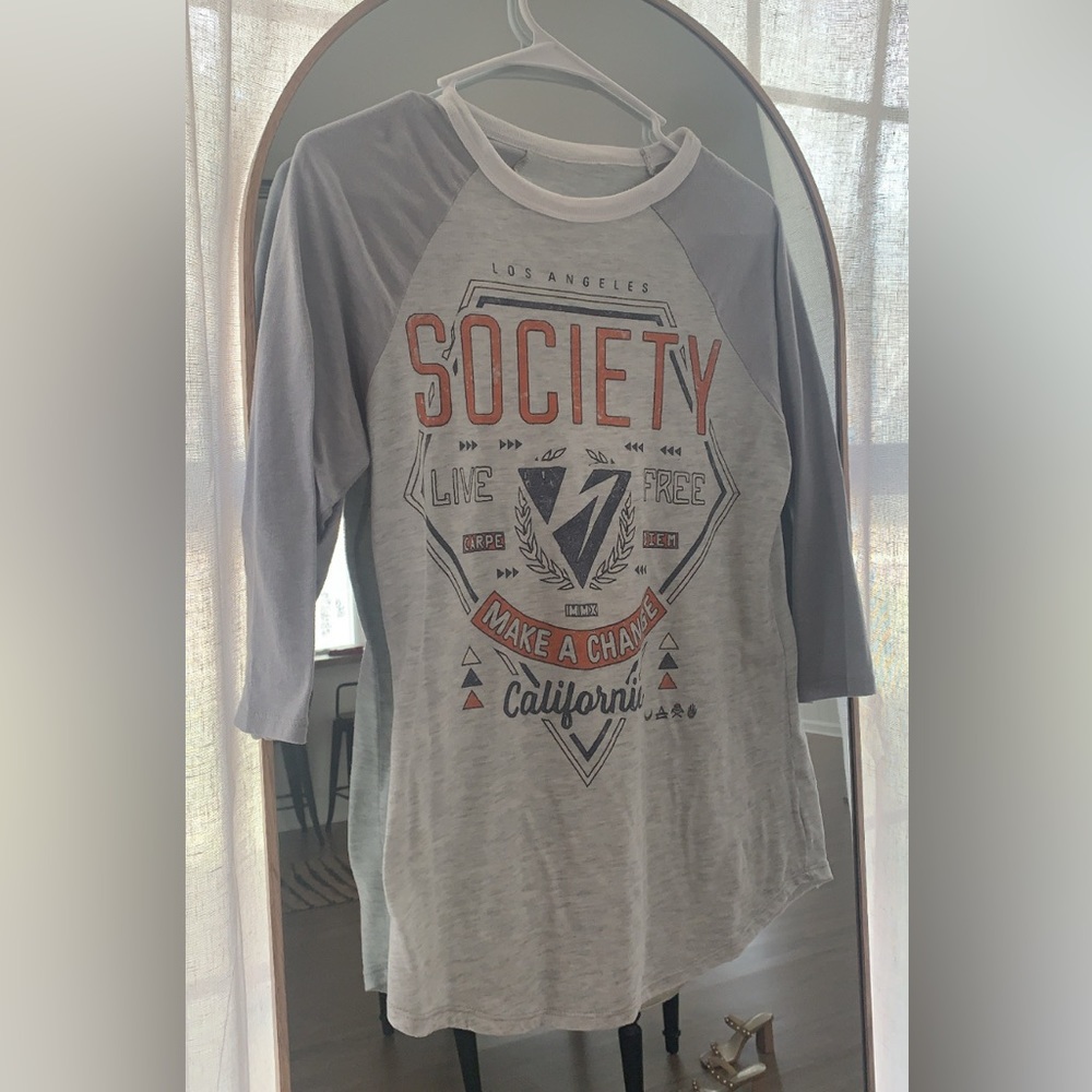WOMENS BUCKLE 3/4 SLEEVE TSHIRT